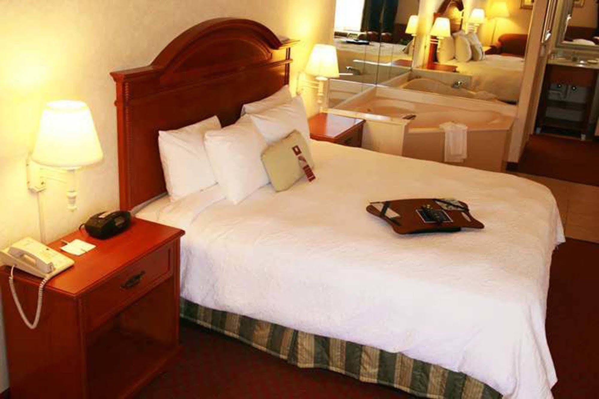 Hampton Inn Concord/Каннаполис Номер фото